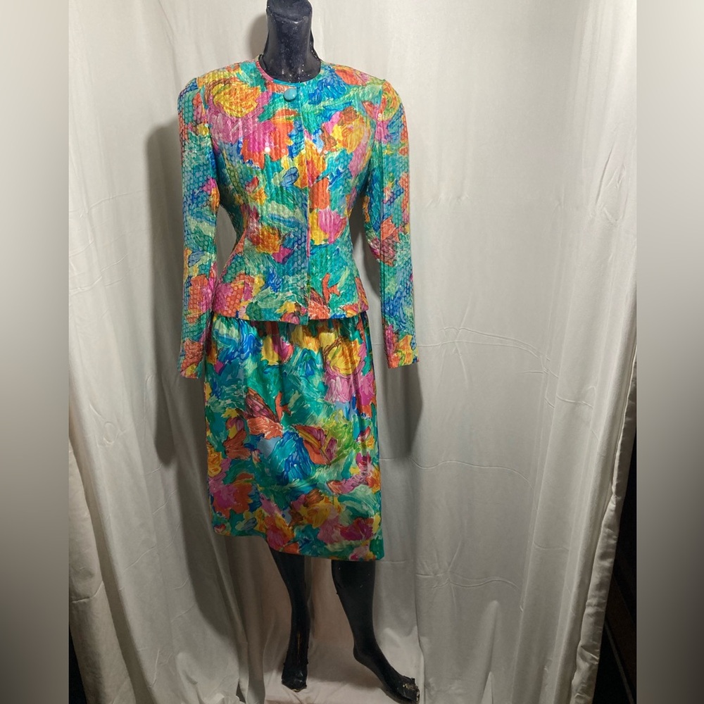 Vintage Multi-Color Floral Print 2pc. Silk Skirt Set
Item# TSsks6
